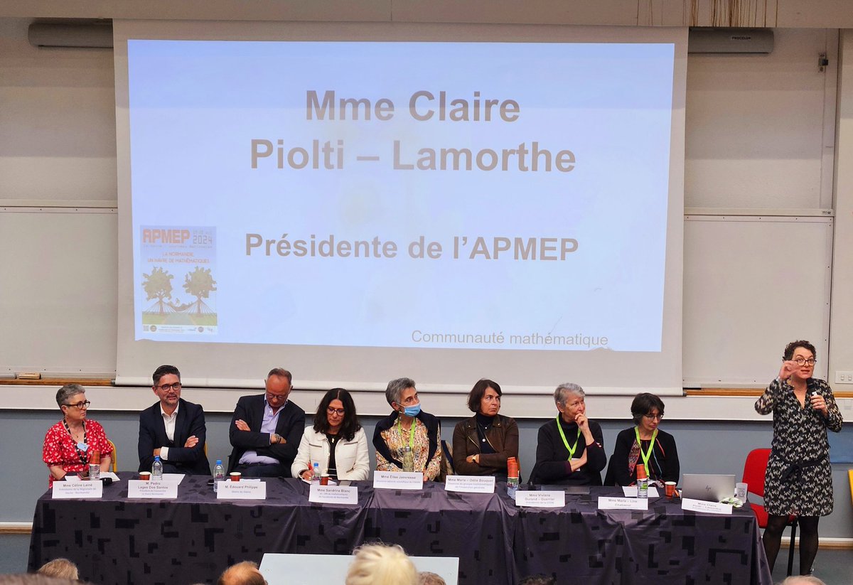 Une belle brochette de matheuses pour l'ouverture des #JNAPMEP <a href="/Apmep_Nat/">APMEP Nationale</a>. 
Elles sont bien l'avenir du monde. 😉