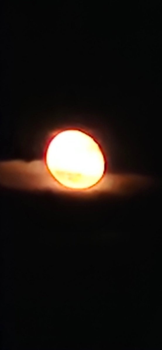 JamesDenito's tweet photo. @BGatesIsaPyscho Took this moon picture July 23. 2024 in Texas. 4 witnesses. It slowly went back to round in 1 hour. https://t.co/r2p4hDNEx4
