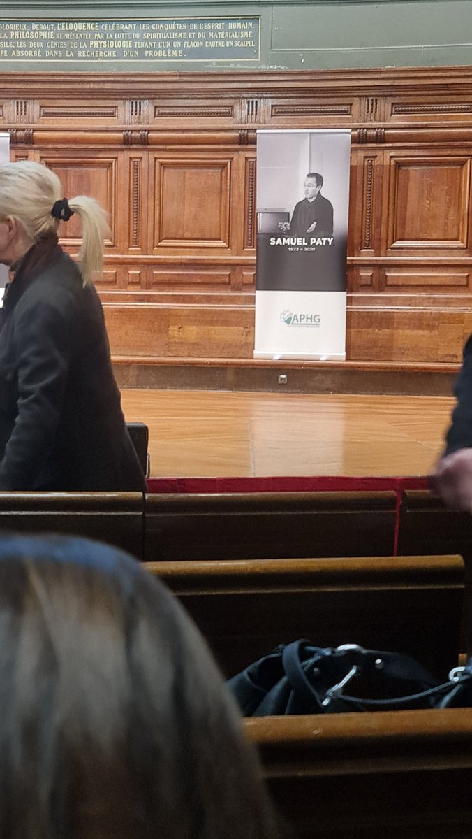 sacombette's tweet photo. Présente à la remise du Prix Samuel Paty, il rend hommage aux enseignants avec leurs élèves qui s’engagent pour la liberté d’expression et les valeurs républicaines. Rappel de l’importance de l’éducation face à l’intolérance. #PrixSamuelPaty #LibertéDExpression #Laicité https://t.co/I0GlVBL4oJ
