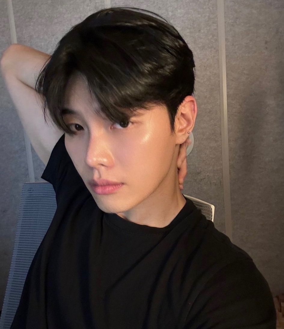 jjunyegi's tweet photo. 하 생활 청산하고 꽃집 운영하고 있는 조폭아저씨꽃집총각미잇음 https://t.co/nhRcdSoJnZ