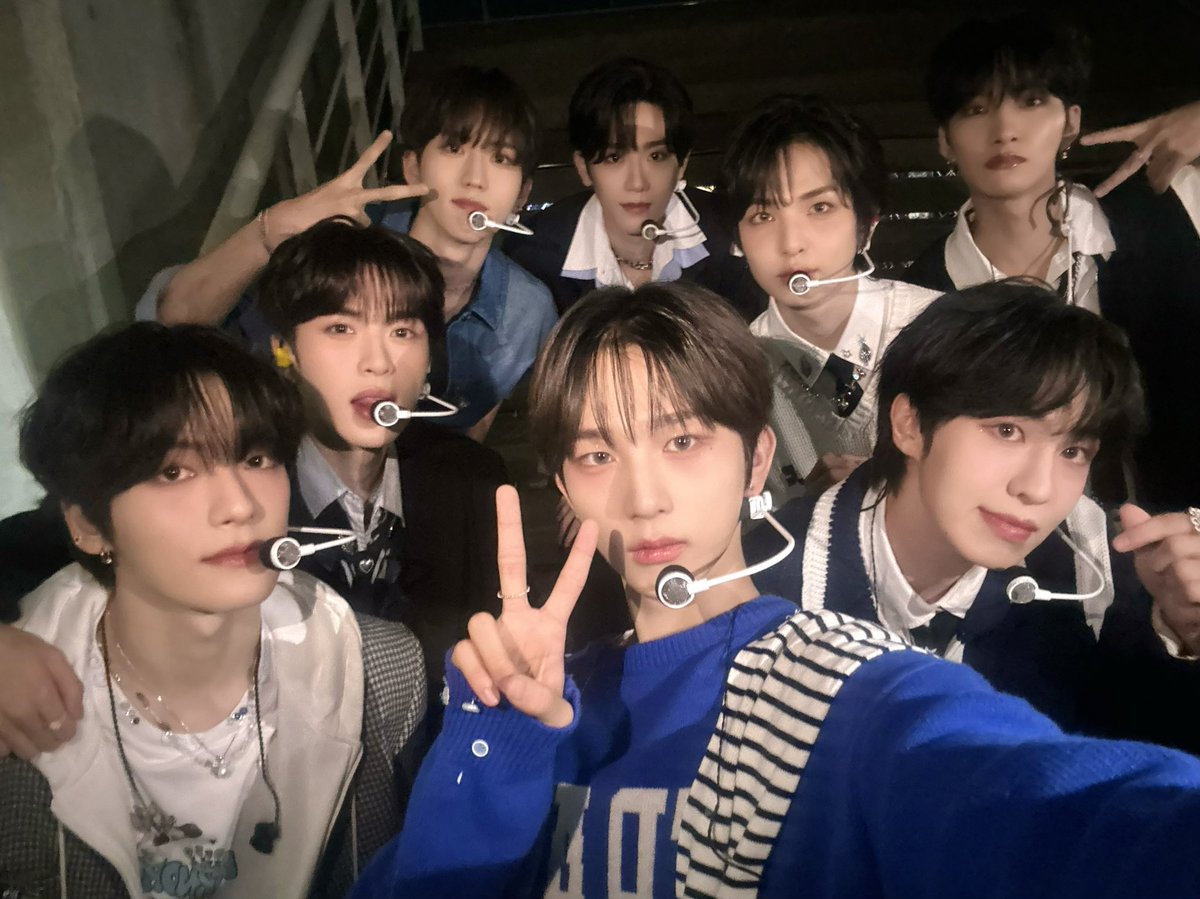 [🎁]
제니스 덕분에 행복하게 즐길 수 있었던 무대‼️ 우리의 Dream 제니스 최고야🌟

#EPEX #이펙스 #Eight_Apex #위시 #금동현 #뮤 #아민 #백승 #에이든 #예왕 #제프 #드림콘서트 #DREAMCONCERT