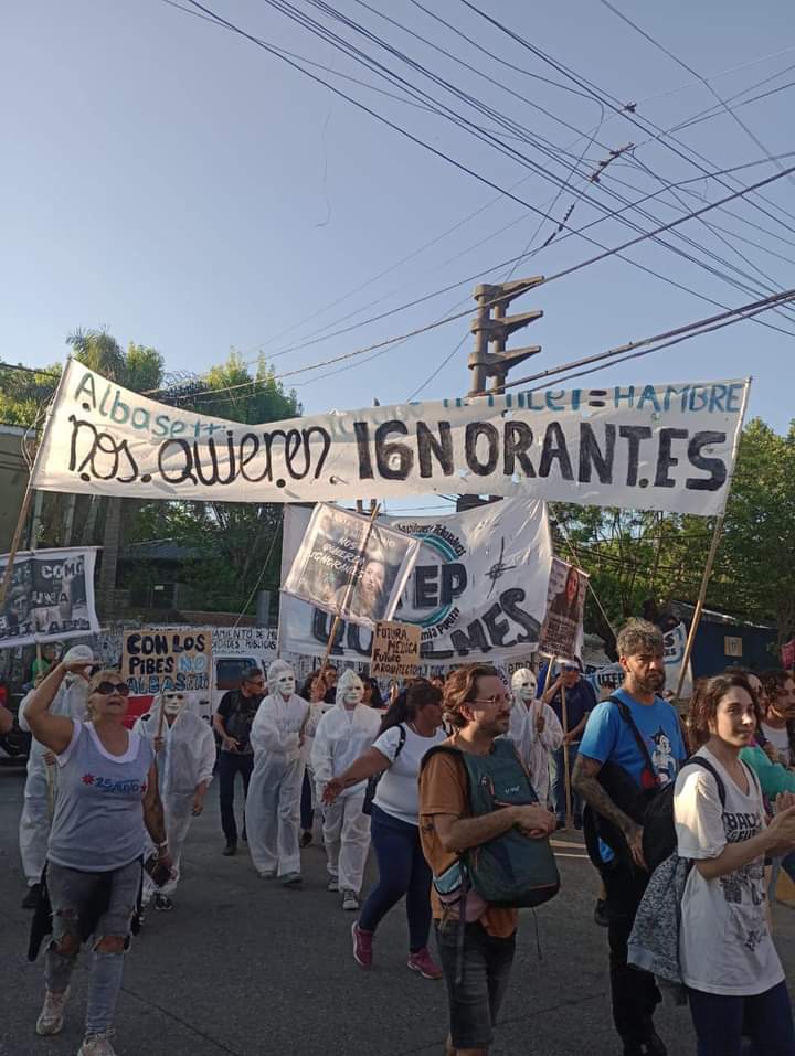 QSuteba's tweet photo. 🔷En el día de ayer 18/10/24 acompañamos en la MARCHA EN DEFENSA DE LAS UNIVERSIDADES 
PÚBLICAS.
🔷EN DEFENSA DE LA UNIVERSIDAD PÚBLICA, en contra de las POLÍTICAS DE DESFINANCIAMENTO Y AJUSTE DEL GOBIERNO NACIONAL DE MILEI.
🟦AGRUPACIÓN AZUL Y BOANCA DE SUTEBA QUILMES🟦 https://t.co/2vo1HbxeS3