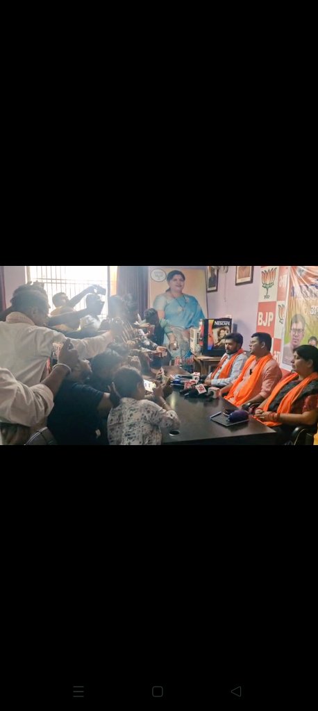 ChimurkarRahul's tweet image. आज  झारखंड के जिला कोडरमा में प्रवास के दौरान प्रबुद्धजनों की बैठक में भाजपा सरकार बनाने के लिए वोट करने की अपील की। इसके बाद प्रेस वार्ता को भी संबोधित किया।
#झारखंड_संग_मोदी 
@BJPSCMorcha @LalSinghArya @IGuruPrakash @v_shrivsatish @BJP4India @blsanthosh