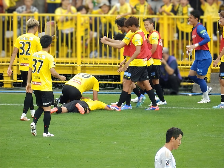 Shin_Instinct's tweet image. 2024-10-19 (Sat.)
v Zelvia
1-1

#BigFlag
#工藤壮人 
#細谷真大 
#柏レイソル
#reysol ☀️💛🖤