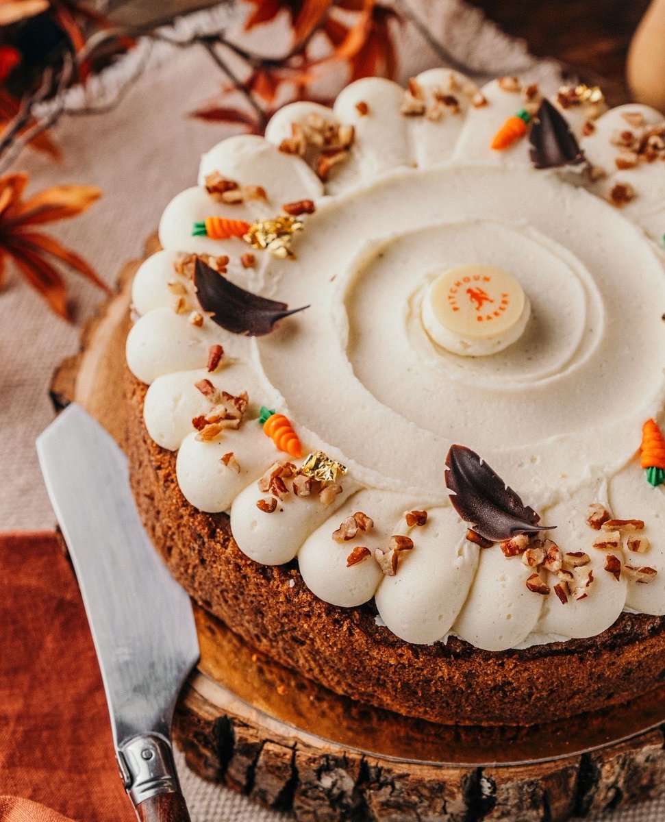 Pitchounbakery's tweet image. With warm #spices, creamy #frosting, and a pretty face, our #carrotcake serves up little slices of #heaven every day. 🥕✨ #losangeles #fall #pitchounbakery