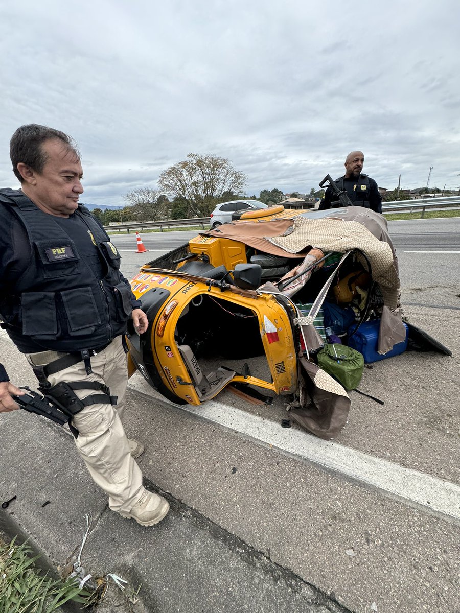 AussieEspanol's tweet image. We were unfortunately rammed off the road by a truck while in Brazil on our adventure from Argentina to Alaska in a tuk tuk 🛺

We need to make a trip now from Brazil to Peru to buy the next tuk tuk to continue to Alaska. Is anyone driving that way with space for me and my dog?