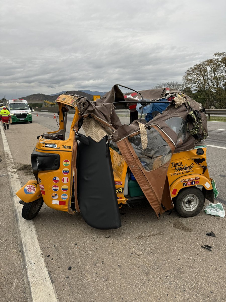 AussieEspanol's tweet image. We were unfortunately rammed off the road by a truck while in Brazil on our adventure from Argentina to Alaska in a tuk tuk 🛺

We need to make a trip now from Brazil to Peru to buy the next tuk tuk to continue to Alaska. Is anyone driving that way with space for me and my dog?