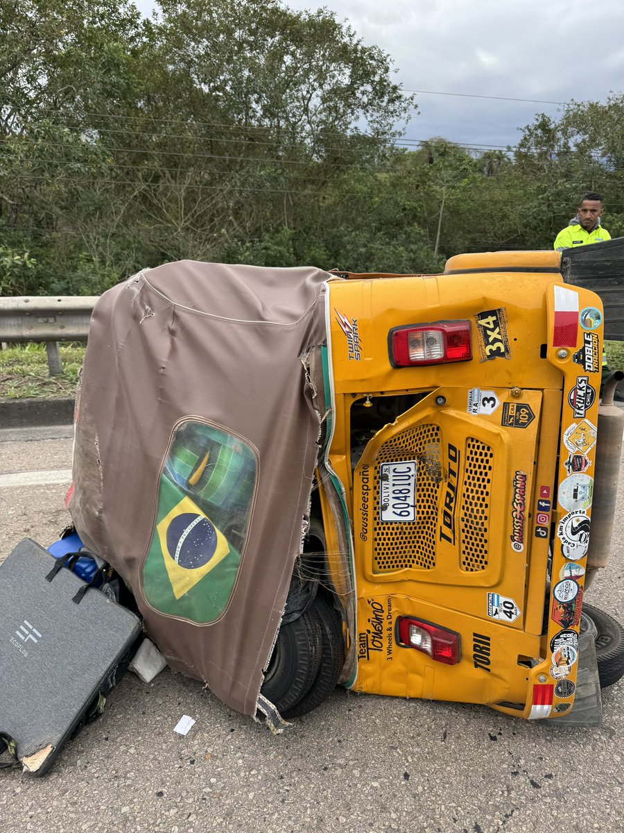 AussieEspanol's tweet image. We were unfortunately rammed off the road by a truck while in Brazil on our adventure from Argentina to Alaska in a tuk tuk 🛺

We need to make a trip now from Brazil to Peru to buy the next tuk tuk to continue to Alaska. Is anyone driving that way with space for me and my dog?