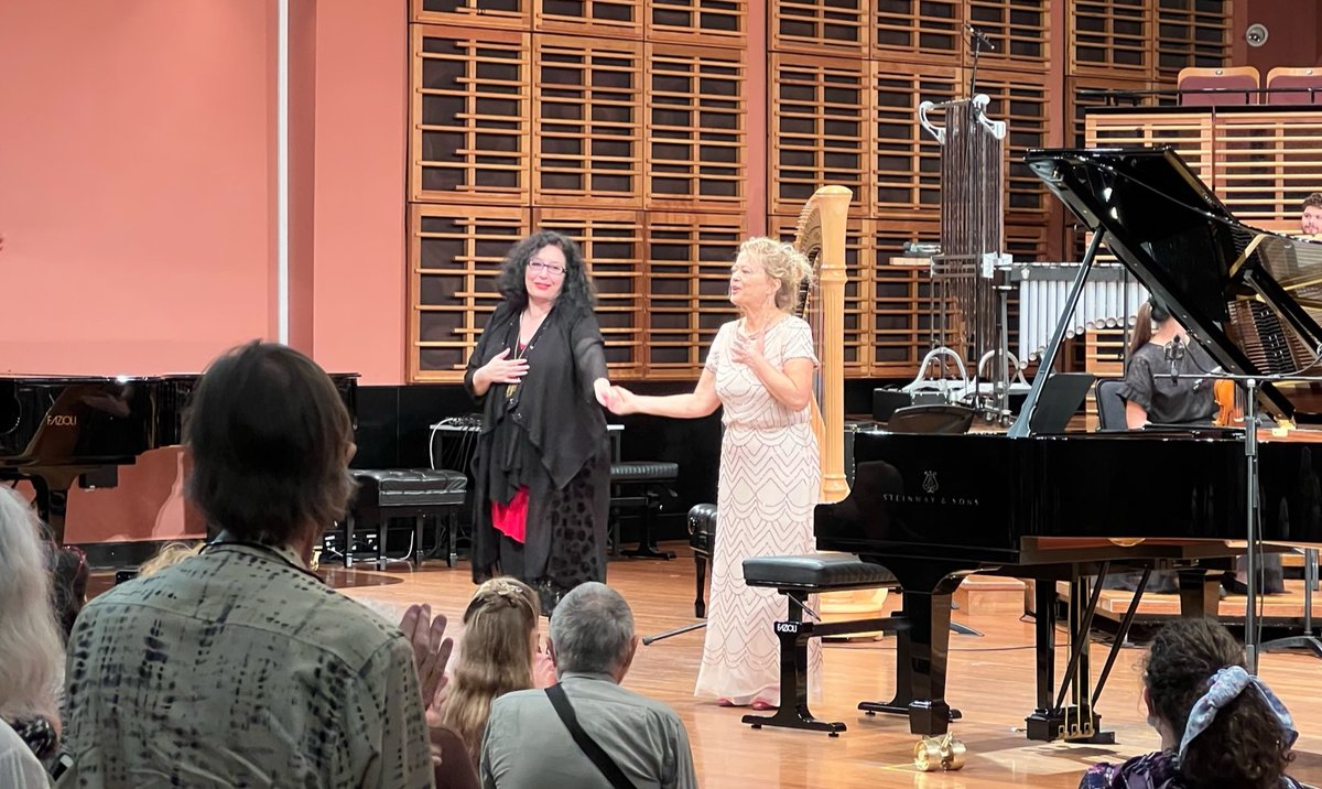 Boosey & Hawkes (@boosey) on Twitter photo Today sees US premiere of Elena Kats Chernin's rhythmic and energetic 🎹concerto "Force Majeure" w/ piano soloist Lisa Moore, <a href="/fairfaxsymphony/">Fairfax Symphony</a> + Christopher Zimmerman.
🎥Watch the world premiere performance w/ <a href="/sydneycon/">SydneyConMusic</a>: youtu.be/-5dZhednGRs?si… Today sees US premiere of Elena Kats Chernin's rhythmic and energetic 🎹concerto "Force Majeure" w/ piano soloist Lisa Moore, <a href="/fairfaxsymphony/">Fairfax Symphony</a> + Christopher Zimmerman.
🎥Watch the world premiere performance w/ <a href="/sydneycon/">SydneyConMusic</a>: youtu.be/-5dZhednGRs?si…