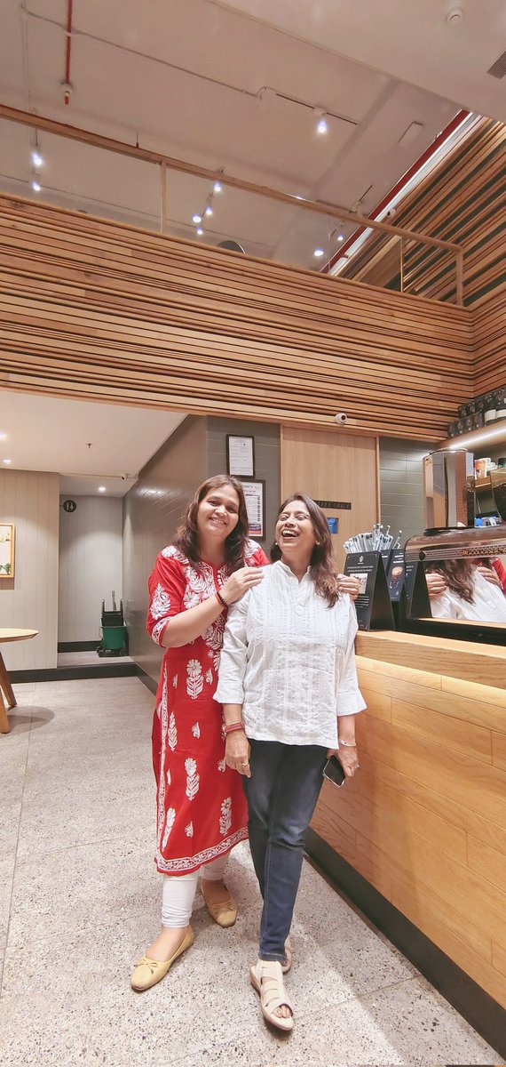 Conversation that's heart warming ❤️ over Coffee that we don't understand at all 😂
<a href="/DhongdeSupriya/">Dr. Supriya👩‍🌾</a> #Indore #Catchup #OverCuppa