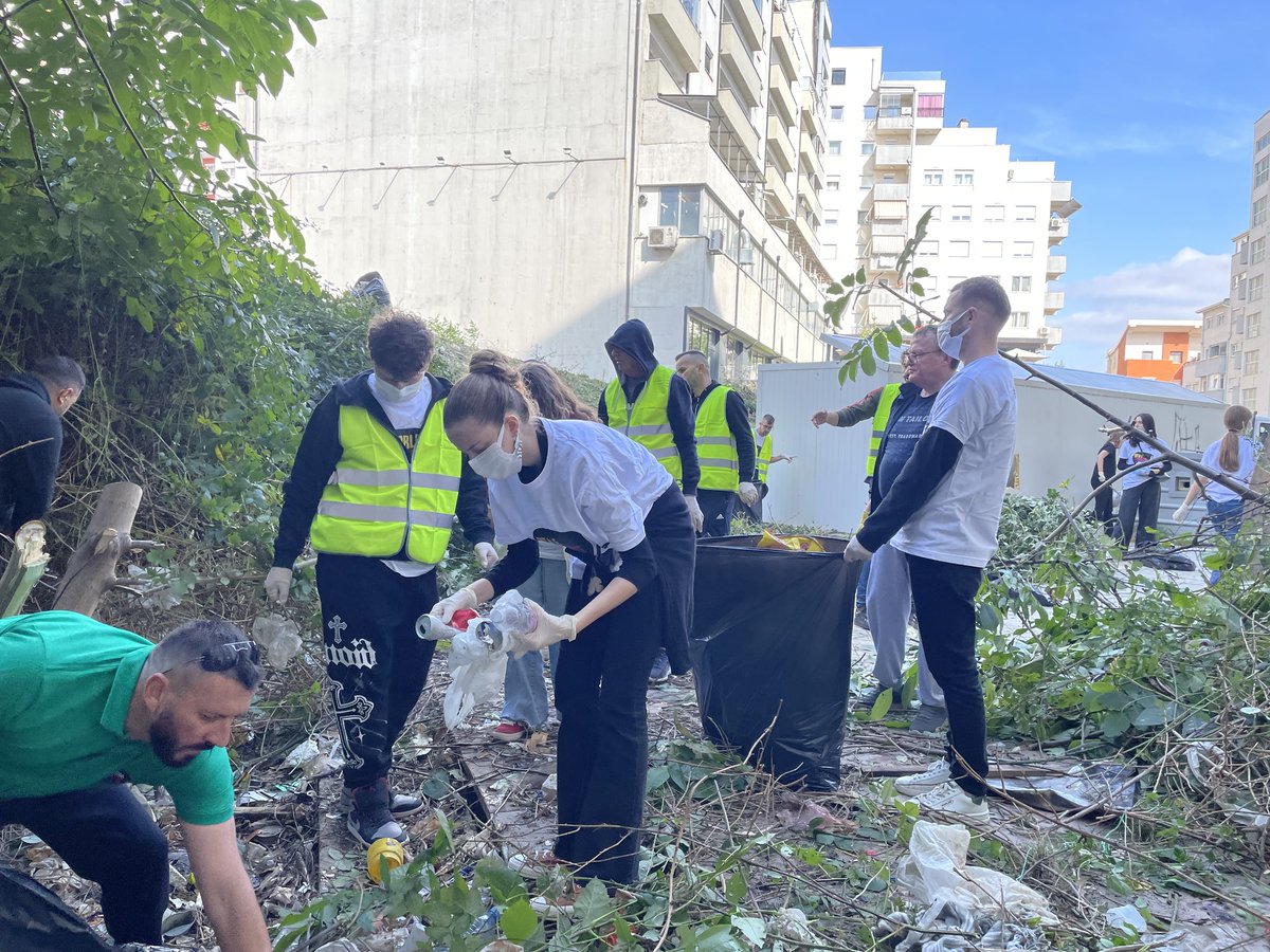 LetsdoitTPK's tweet photo. Today, dozens of volunteers joined the cleanup action in the Prishtina (Arbëria neighborhood) 🙌 A special thank you and appreciation goes to everyone who contributed to this important effort for a cleaner and greener environment.
Together, we can make a difference for a cleaner and greener neighborhood and city! 💚

#LetsDoItKosova #LetsDoItArberia #CleanerEnvironment #VolunteerPower