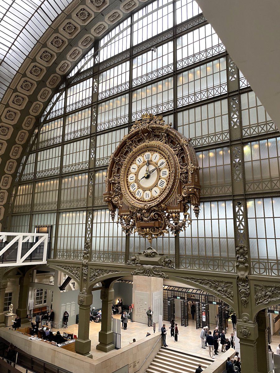 Bonjour☔️ 📍パリ・オルセー美術館 エントランスを抜けると、 あの
