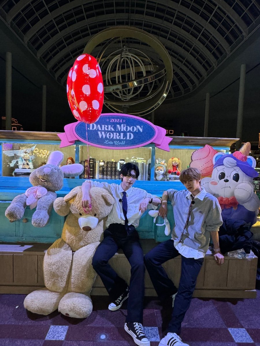 shimkcngz's tweet image. life genuinely just became worth living