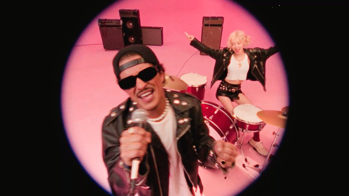 MTV's tweet photo. OBSESSED is an understatement when it comes to #ROSÉ &amp; @BrunoMars + their video for "APT."  🩷 https://t.co/UemrpWp035