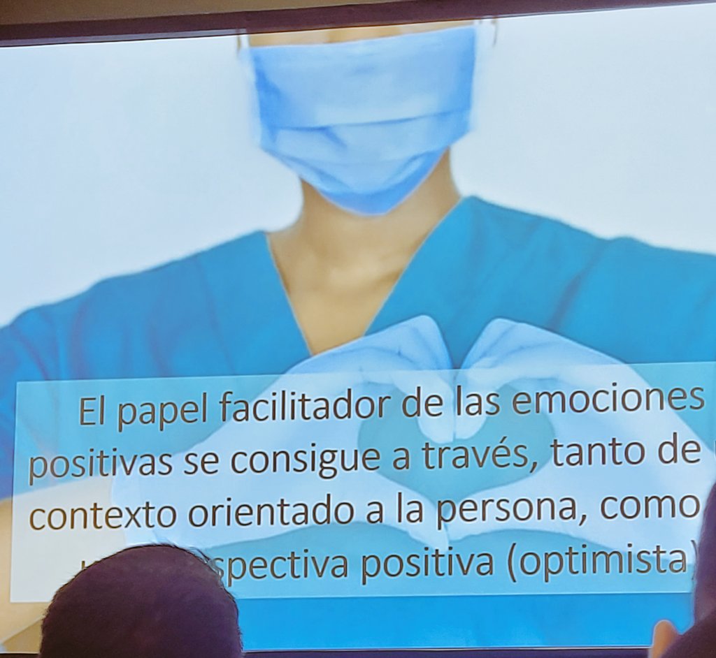Elena_CG5's tweet photo. Turno de la #Comunicación efectiva con el paciente con #dolor 🗣: desarrolllar una
comunicación #competente mediante las emociones positivas por dos vías 🛣 el contexto orientado a la persona y la perspectiva ➕
#dolfi #congresodefisioterapiaydolor @cfisiomad https://t.co/ng3KlBmjXC