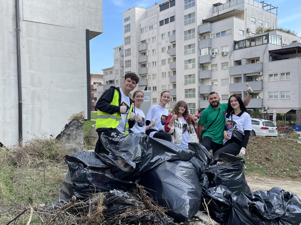 LetsdoitTPK's tweet photo. Today, dozens of volunteers joined the cleanup action in the Prishtina (Arbëria neighborhood) 🙌 A special thank you and appreciation goes to everyone who contributed to this important effort for a cleaner and greener environment.
Together, we can make a difference for a cleaner and greener neighborhood and city! 💚

#LetsDoItKosova #LetsDoItArberia #CleanerEnvironment #VolunteerPower