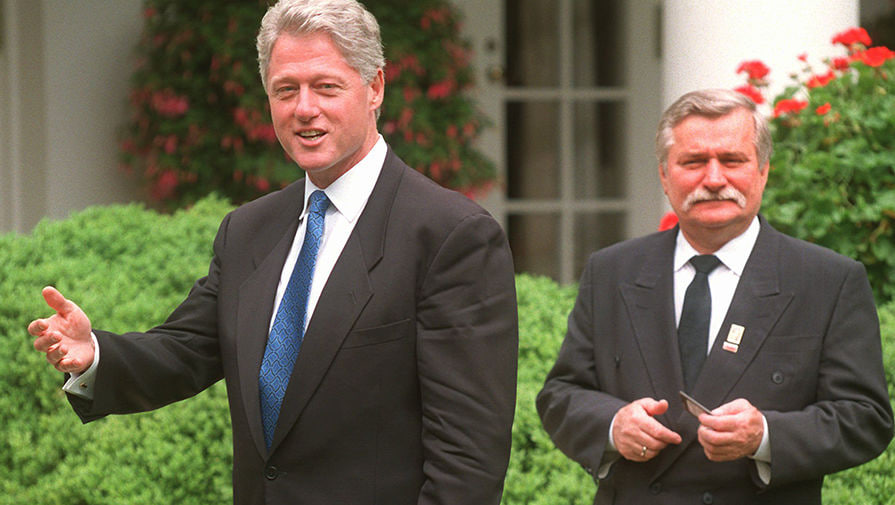 SamigullaK93497's tweet photo. L. Wałęsa revealed he wanted to support #Chechnya’s independence in the 90s to weaken Russia, but was stopped by US Secretary M. Albright, who warned of global chaos. Ironically, it was the West, not the aggressor, that helped preserve Russia’s territorial integrity back then. https://t.co/4jInmsUtLg