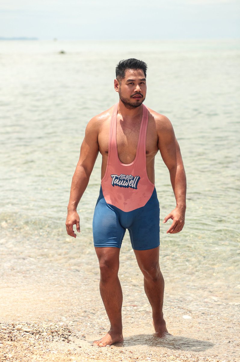 chongchong_kung's tweet photo. วันนี้คือวันพรุ่งนี้ของมะวาน 💙 📸 photo by @ipeckza #kohlarn #bikini #beachiscalling #beachvibes #musclehunk #muscle #musclebear #daddy #portraitphotography #portraitmen #sexybikinis #saturdaymotivation #เกย์ #เกย์รุก #เกย์หมี #gay https://t.co/zKkM1zgkUX