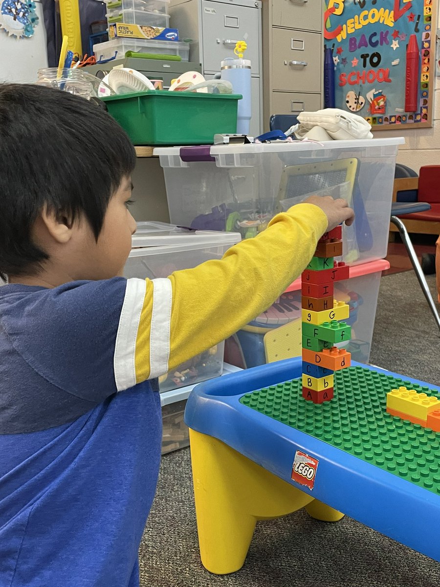 KWBMulholland's tweet photo. An easy way to incorporate literacy and other concepts into play time! We use sharpies to write letters, numbers, shapes, etc onto our legos. #KWBPride @BarrettAPS @APS_EarlyChild @APSVirginia https://t.co/Kx0pdNhHYT