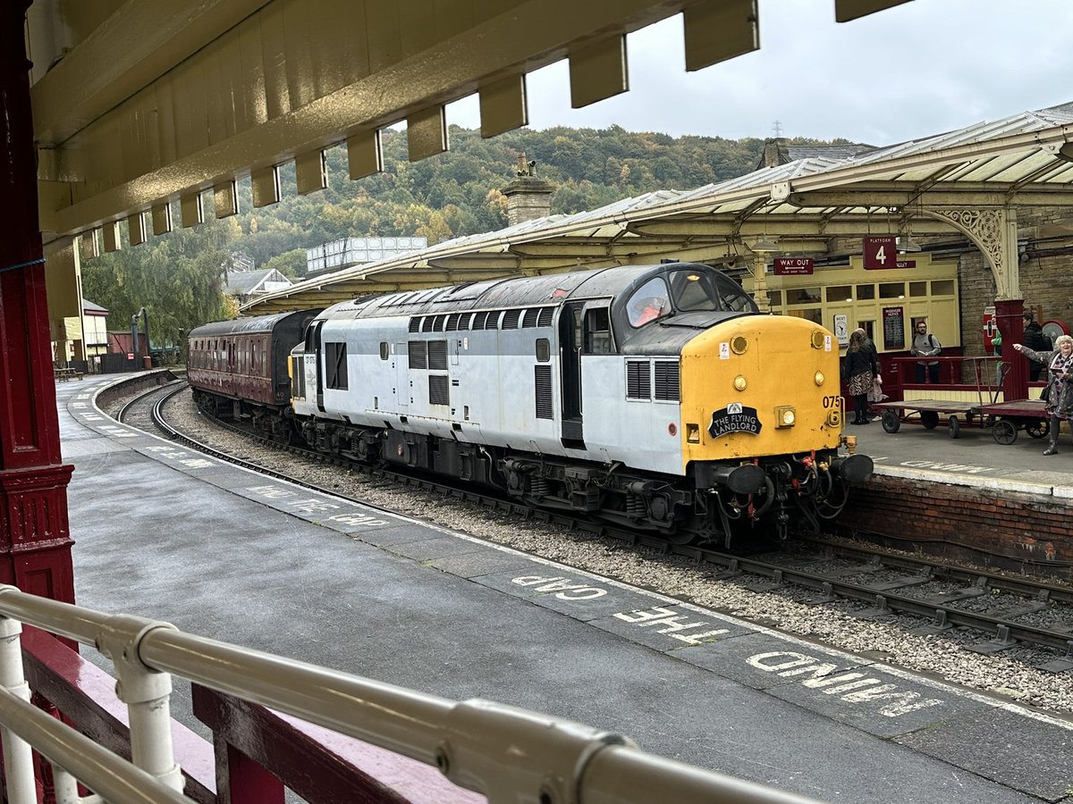 AllsoppKyle's tweet photo. A day with 37075 with a couple of beers https://t.co/euuZ87aSfX
