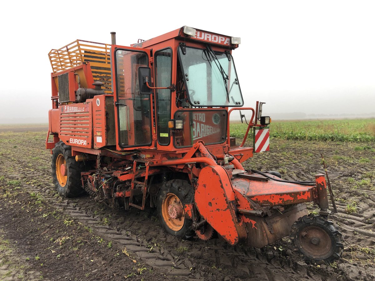 hermandeuling's tweet photo. Bieten rooien met oldtimers in Laudermarke #agrifoto https://t.co/QIMikXNBv1