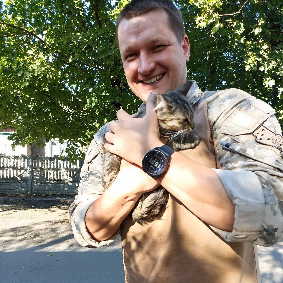 Requests from the military hold a special place in our hearts. We are in awe of how they not only fight against evil but also find the strength to protect animals amidst the war💗 Today, we want to help the animals our defenders rescue and ask for your support here 👉