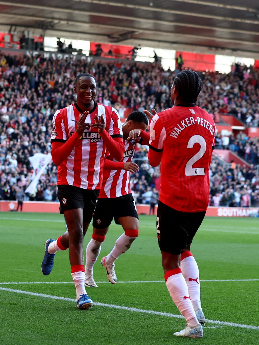 SouthamptonFC's tweet photo. Spandau never slapped like this 🎧🎶 https://t.co/AHWjSNlp2Y