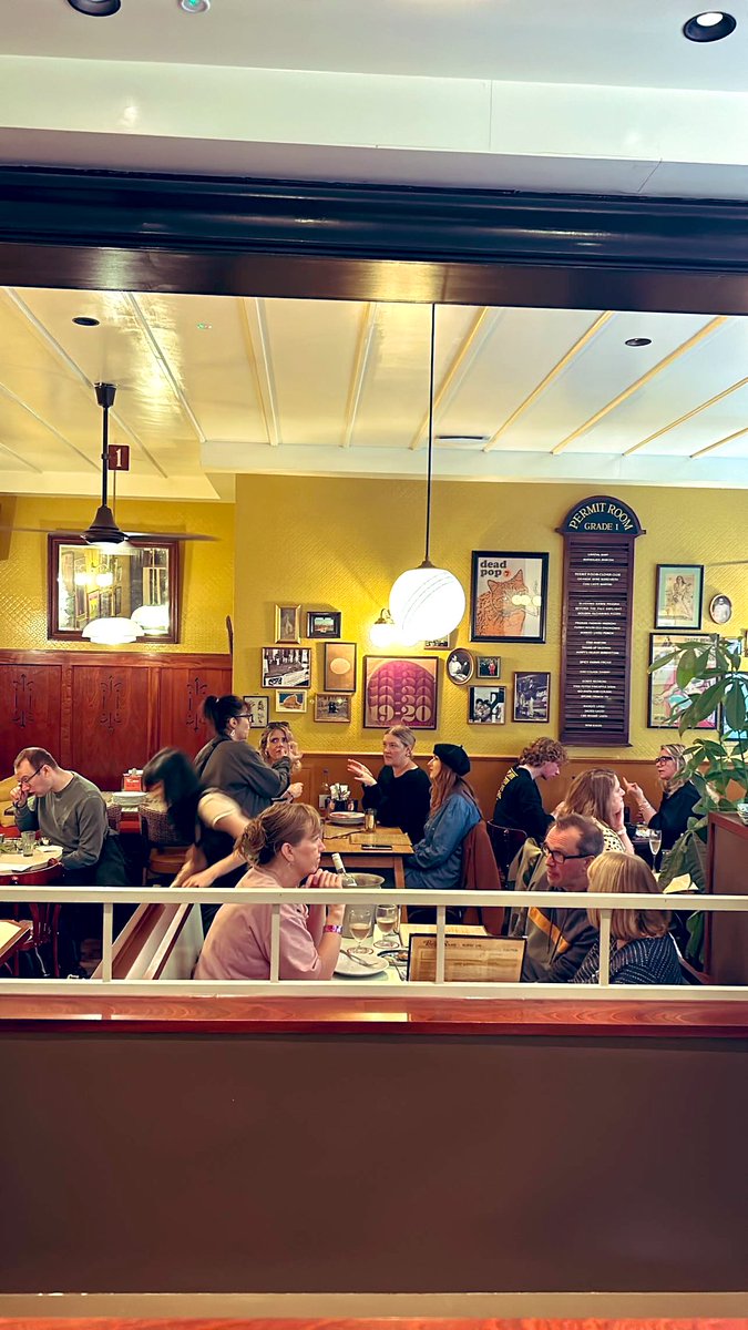 R0zinakhan's tweet photo. Nothing better than a lovely lunch with my favorite ladies at the Permit Room! Good food, great company, and even better memories♥️🫶🏼 #GoodTimes #LadiesWhoLunch #ThePermitRoom https://t.co/dfmDwROb8v