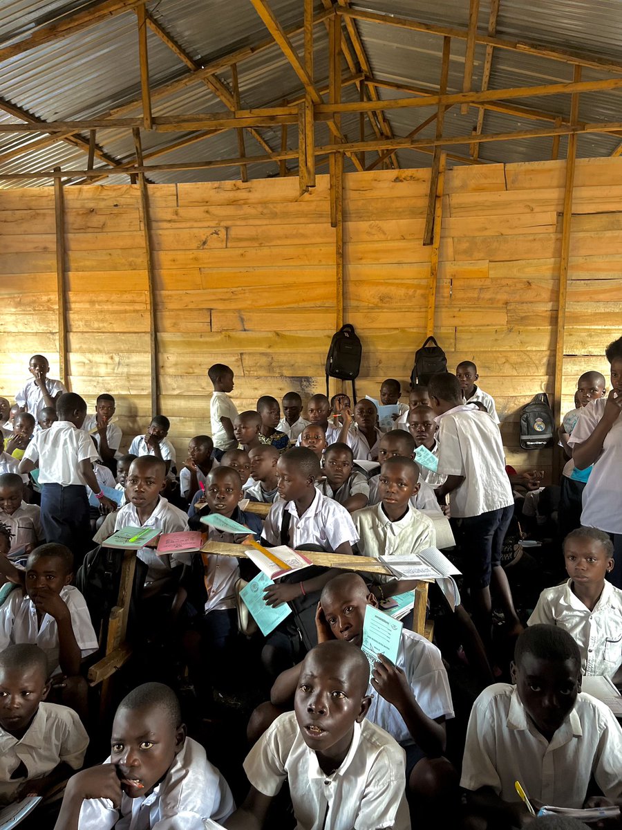 a_ledifice's tweet photo. L’ #éducation est l’arme la plus puissante qu’on puisse utiliser pour changer le monde disait Nelson Mandela 

Est-ce qu’on en a conscience #Congo ?
#Camp #école #lushagala https://t.co/g8baGNWxzb