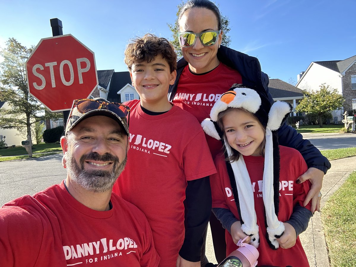 dlopezIND's tweet photo. The whole gang’s out for door knocking this morning! @lopezforindiana #HD39 https://t.co/rarMLzZLTo