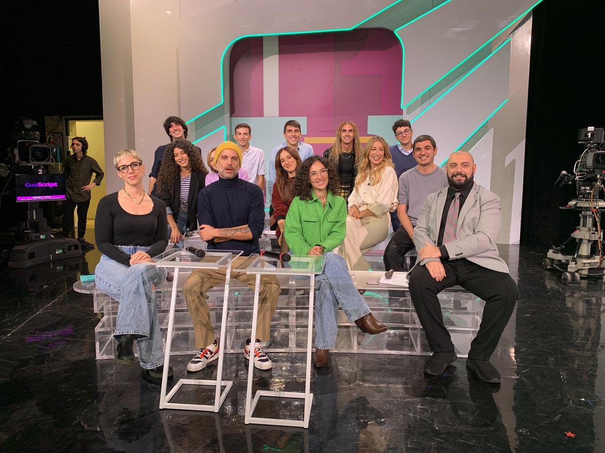 NicholasVita990's tweet photo. 19/10/24, 4^ puntata di @TvTalk_Rai!

In studio con me @kindermaxxi @teobonf__  @GioEmmaPi @tudifrudi @scornerhenry @CivitaDamiana @DaniLombardi03 @algertmyrtja @disattentoo @bruno_leti21645, oltre a Carmen, Gianluigi… e alla nostra @miaceran ❤️

#TITOLIDICODA #ANALISTI #TvTalk https://t.co/gw3vLnn5HW