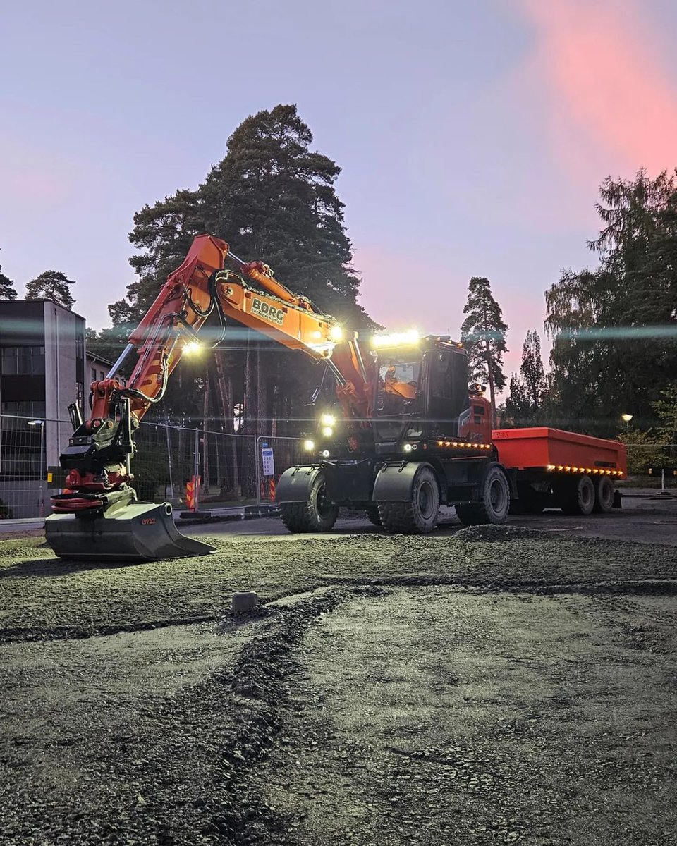 Hitachi Construction tweet media