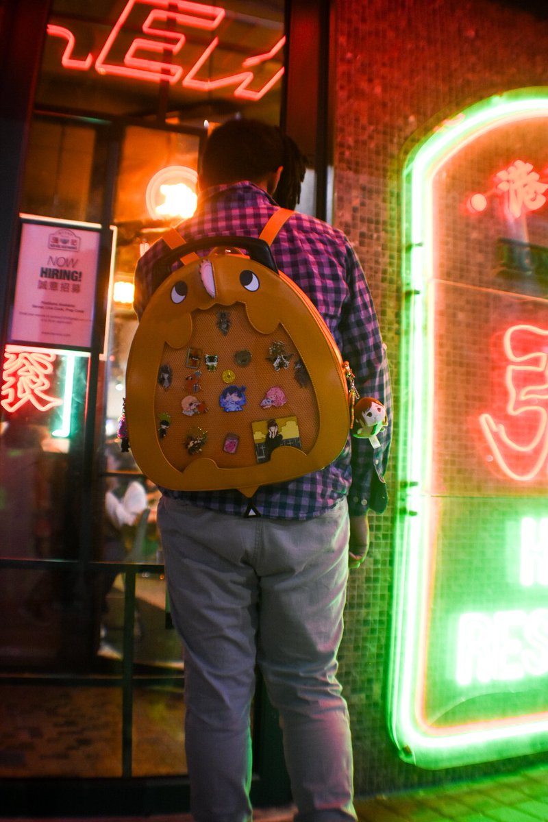 just dropped the poch-ITA in my sh0p! probably the coolest thing I've ever made, and it is perfect for showing pins off and carrying everything you need (even up to 16" tablets/laptops)