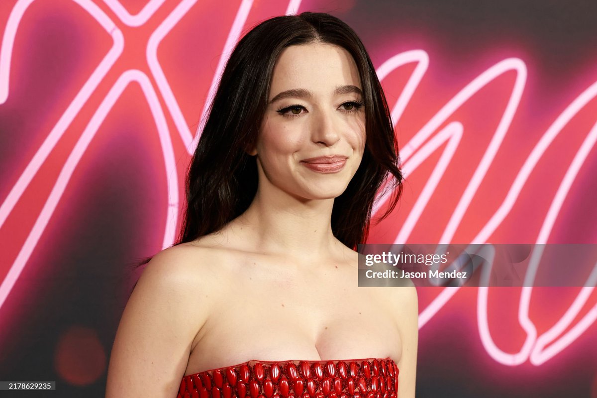 AdorerMikey's tweet photo. Mikey Madison at the #Anora premiere in New York. https://t.co/r4ZwBRIRbf