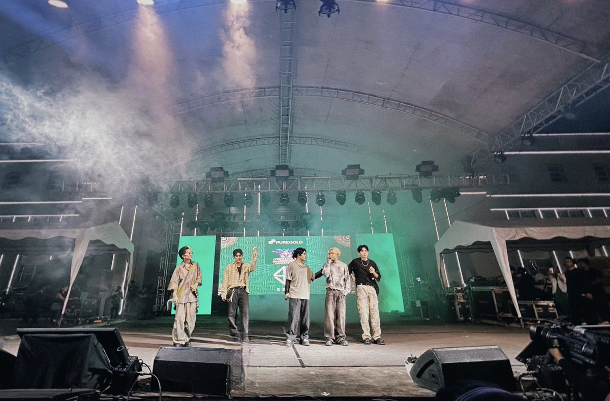 SB19Official's tweet photo. Salamat mga Bacolodnon sa masayang celebration🔥

Maraming salamat din @Puregold_PH sa pagbuo ng Masskaravan 2024. 
Sa uulitin!

#SB19
#PuregoldSariSariStoreMassKaravan2024
#AlwaysPanalo https://t.co/AxGkK8iqi3