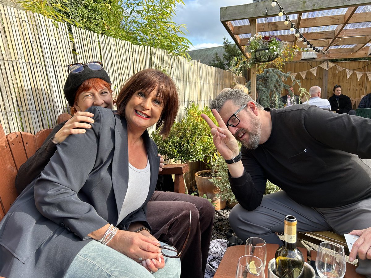 Another great afternoon in #Conwy with Clare, ⁦<a href="/SDJM67/">Simon M</a>⁩ ⁦@JulieMo97797848⁩ ⁦<a href="/Vinomondo/">Vinomondo</a>⁩ and ⁦<a href="/TheJackdawConwy/">The Jackdaw, Conwy</a>⁩