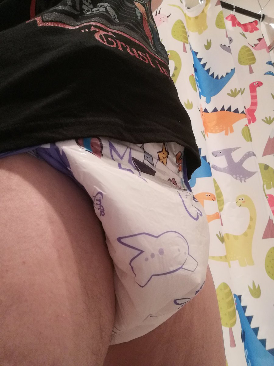 BigBadDevilpup's tweet photo. Nobody at the Furmeet will know that I'm padded 😏 https://t.co/Q6Sr9f0fUw