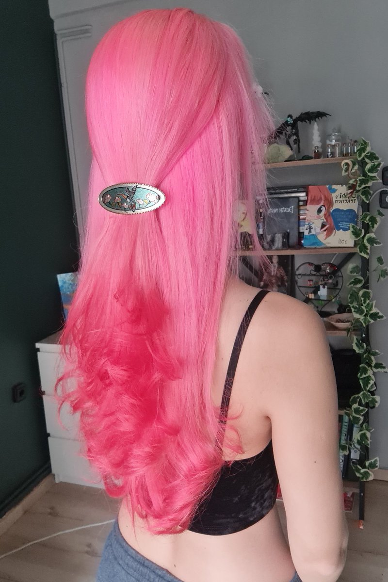 Sannyrosequartz's tweet image. Myślałam nad czerwonymi końcówkami ale jednak uznałam że ciemnoróżowy to będzie lepszy wybór ˶ᵔ ᵕ ᵔ˶