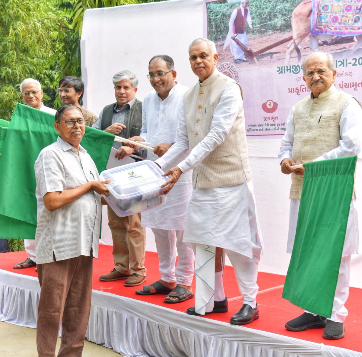Governor of Gujarat (@governorofguj) on Twitter photo рдкреВ.рдЧрд╛рдВрдзреАрдЬреА рджреНрд╡рд╛рд░рд╛ рд╕реНрдерд╛рдкрд┐рдд рдЧреВрдЬрд░рд╛рдд рд╡рд┐рджреНрдпрд╛рдкреАрда рдХреЗ 105рд╡реЗрдВ рд╕реНрдерд╛рдкрдирд╛ рджрд┐рд╡рд╕ рдкрд░ рдХрд╣рд╛ рдХрд┐ рдЖрддреНрдорд╛ рд╢рд░реАрд░ рдХреЗ рдмрдЧреИрд░ рд░рд╣ рд╕рдХрддреА рд╣реИ, рд╢рд░реАрд░ рдЖрддреНрдорд╛ рдХреЗ рдмрд┐рдирд╛ рдирд╣реАрдВ рд░рд╣ рд╕рдХрддрд╛ред рдЕрдХреНрд╖рд░рдЬреНрдЮрд╛рди рдХреЗ рдмрдЧреИрд░ рджреБрдирд┐рдпрд╛ рд░рд╣ рд╕рдХрддреА рд╣реИ рд▓реЗрдХрд┐рди рд╕рддреНрдп, рдЕрд╣рд┐рдВрд╕рд╛, рдЕрд╕реНрддреЗрдп, рд╕рджрд╛рдЪрд╛рд░, рд╕рдВрдпрдо рдФрд░ рдЕрдкрд░рд┐рдЧреНрд░рд╣ рдирд╣реАрдВ рд╣реЛрдВрдЧреЗ, рддреЛ рд╕рдорд╛рдЬ рдирд╣реАрдВ рдмрдЪ рд╕рдХреЗрдЧрд╛ред рдкреВ.рдЧрд╛рдВрдзреАрдЬреА рджреНрд╡рд╛рд░рд╛ рд╕реНрдерд╛рдкрд┐рдд рдЧреВрдЬрд░рд╛рдд рд╡рд┐рджреНрдпрд╛рдкреАрда рдХреЗ 105рд╡реЗрдВ рд╕реНрдерд╛рдкрдирд╛ рджрд┐рд╡рд╕ рдкрд░ рдХрд╣рд╛ рдХрд┐ рдЖрддреНрдорд╛ рд╢рд░реАрд░ рдХреЗ рдмрдЧреИрд░ рд░рд╣ рд╕рдХрддреА рд╣реИ, рд╢рд░реАрд░ рдЖрддреНрдорд╛ рдХреЗ рдмрд┐рдирд╛ рдирд╣реАрдВ рд░рд╣ рд╕рдХрддрд╛ред рдЕрдХреНрд╖рд░рдЬреНрдЮрд╛рди рдХреЗ рдмрдЧреИрд░ рджреБрдирд┐рдпрд╛ рд░рд╣ рд╕рдХрддреА рд╣реИ рд▓реЗрдХрд┐рди рд╕рддреНрдп, рдЕрд╣рд┐рдВрд╕рд╛, рдЕрд╕реНрддреЗрдп, рд╕рджрд╛рдЪрд╛рд░, рд╕рдВрдпрдо рдФрд░ рдЕрдкрд░рд┐рдЧреНрд░рд╣ рдирд╣реАрдВ рд╣реЛрдВрдЧреЗ, рддреЛ рд╕рдорд╛рдЬ рдирд╣реАрдВ рдмрдЪ рд╕рдХреЗрдЧрд╛ред