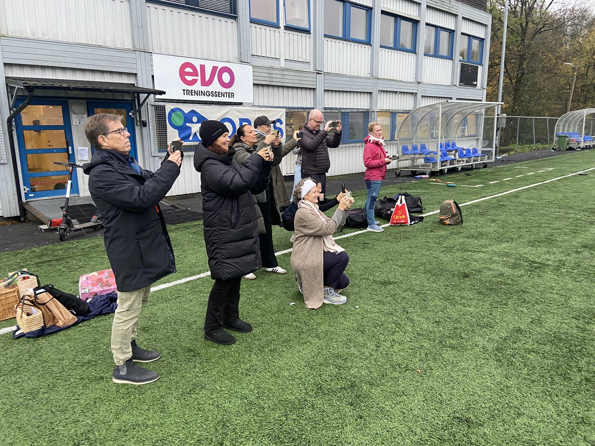 Årets foreldrebilde…😂 (les fotografer i verdensklasse)!!!