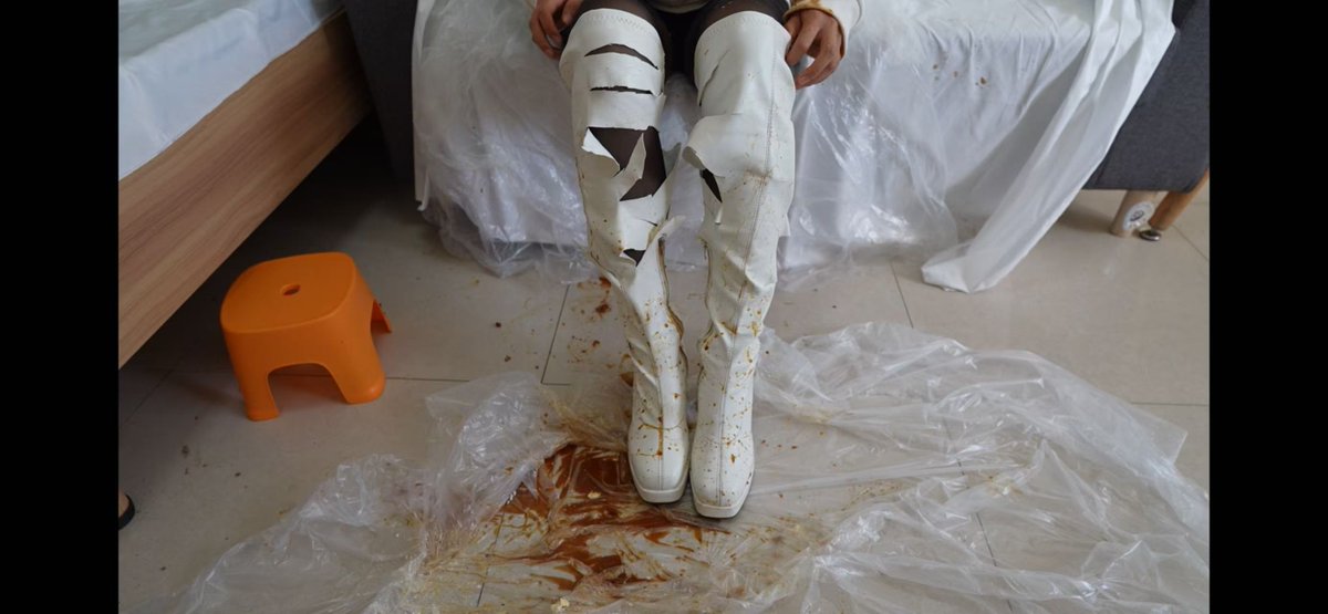 Funghibear's tweet photo. Eight episodes of video were filmed today! More stories! More dirty! More destruction! 今天拍摄了八集视频！更多的故事！更多的弄脏！更多的破坏！ https://t.co/hyrFbo9Mpk