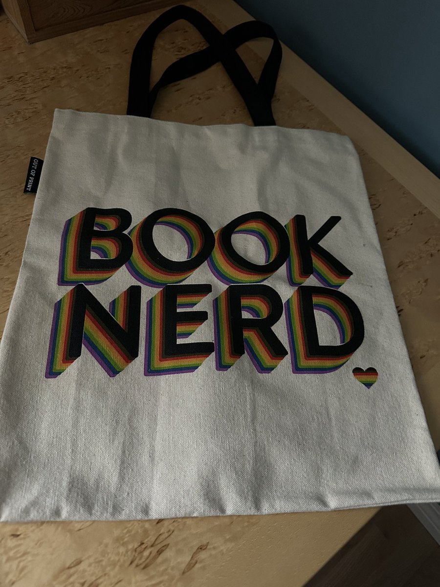 aboutthechase's tweet photo. I didn't need a new tote bag.. but I just couldn't resist.. 🤓 https://t.co/Qd8lehBWEl