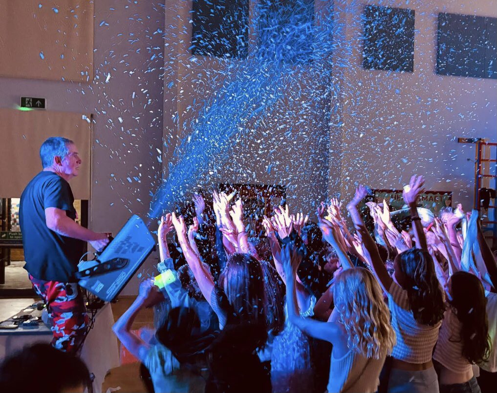 Our Year 5 and 6 children had a fabulous time at their school disco last night! 🎉Thank you to our wonderful PTA for setting up and running this event 🙏 <a href="/BowdonParish/">Bowdon Parish</a> <a href="/chesterdbe1/">chesterdbe</a>