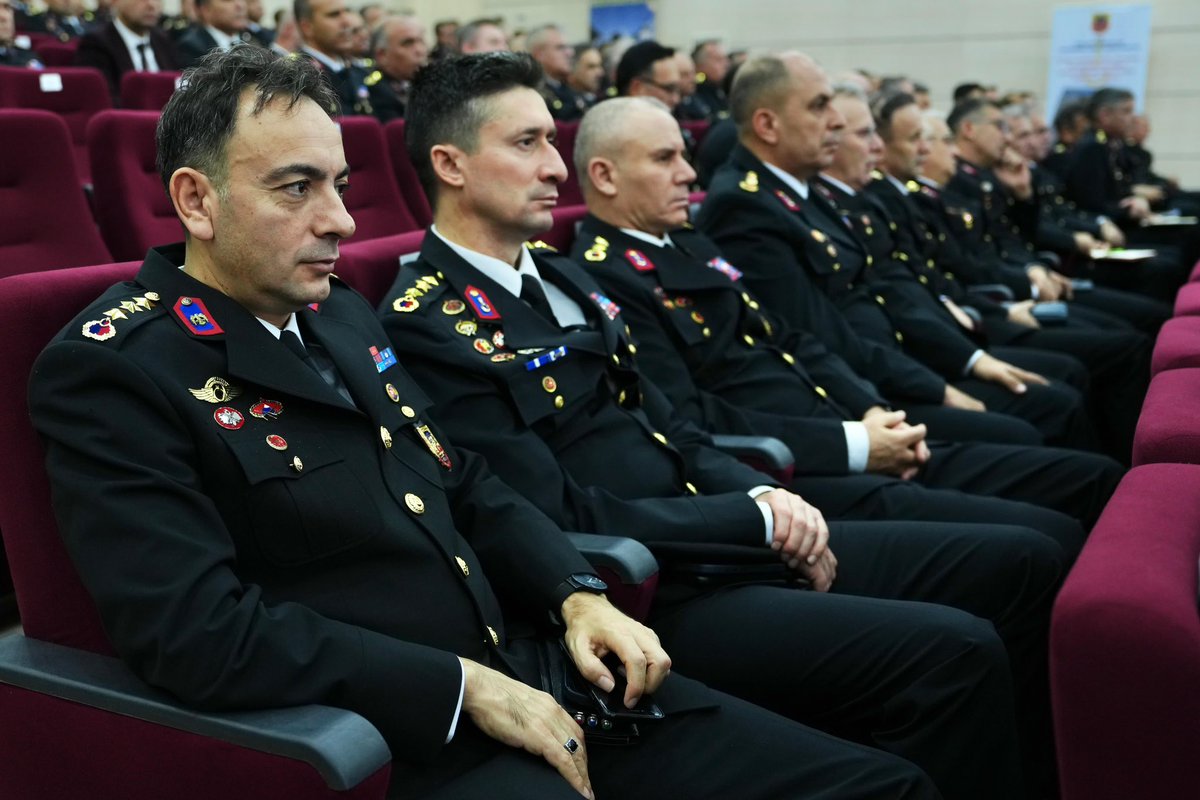 AliYerlikaya's tweet photo. Jandarma Genel Komutanımız Orgeneral Sayın Ali Çardakcı, 81 İl Jandarma Komutanımız ve Karargah personelimizin katılımlarıyla “Jandarma Genel Komutanlığı 2024 Yılı Değerlendirme Toplantımızı” gerçekleştirdik.

185 yıllık çınarımız olan Jandarma Teşkilatımız, halkımızın huzur ve güvenliğini sağlamaya; başta terör olmak üzere tüm suçlular ve suç odaklarıyla mücadele etmeye devam edecektir.

#TürkiyeninHuzuru🇹🇷