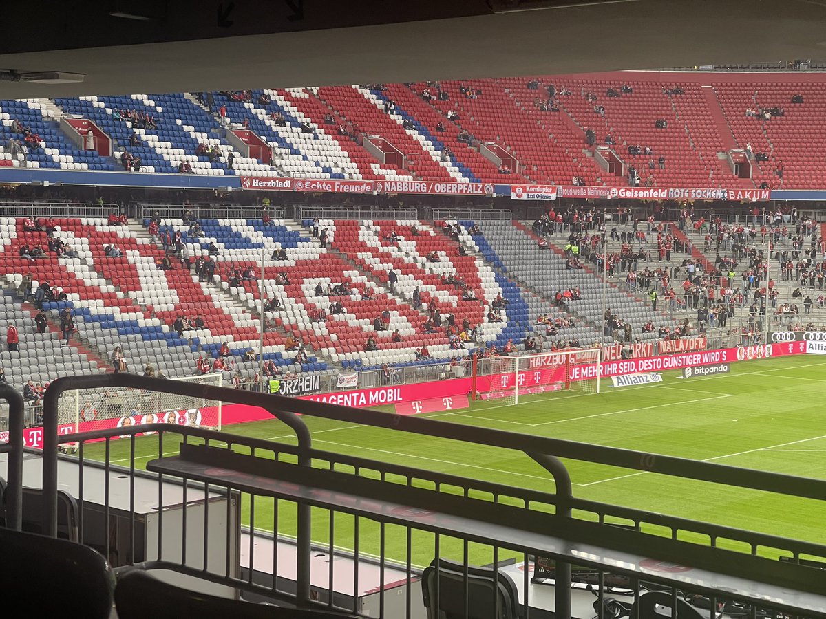 Woffer91's tweet photo. @FCBayern Auch im Stadion 😍 https://t.co/wxMEjaOe2g