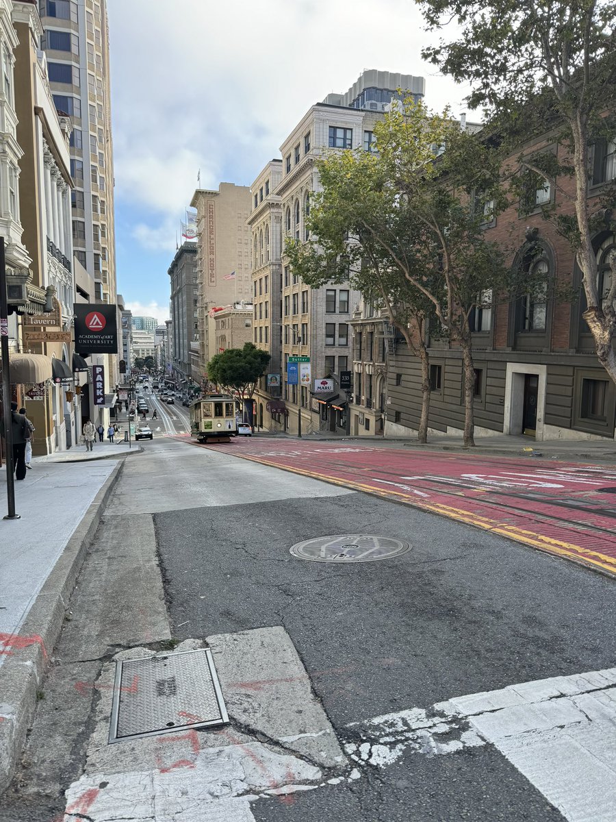 Enjoy_a_trip's tweet photo. SanFranciscoと言えばケーブルカー✨もちろん乗りました✨
#America #SanFrancisco #旅好き #旅行好き #ひとり旅 #タビジョ https://t.co/pshkZdoAhF