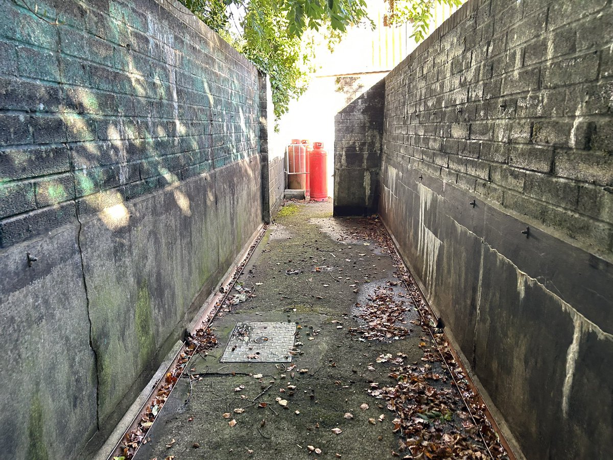1912Exiles's tweet photo. And whilst they do have some modern toilet facilities 🚽, I am *delighted* to report that the Penydarren Park pisswall is still going strong.

#ProperFootball
#pisswall https://t.co/r1BlWo2RhH
