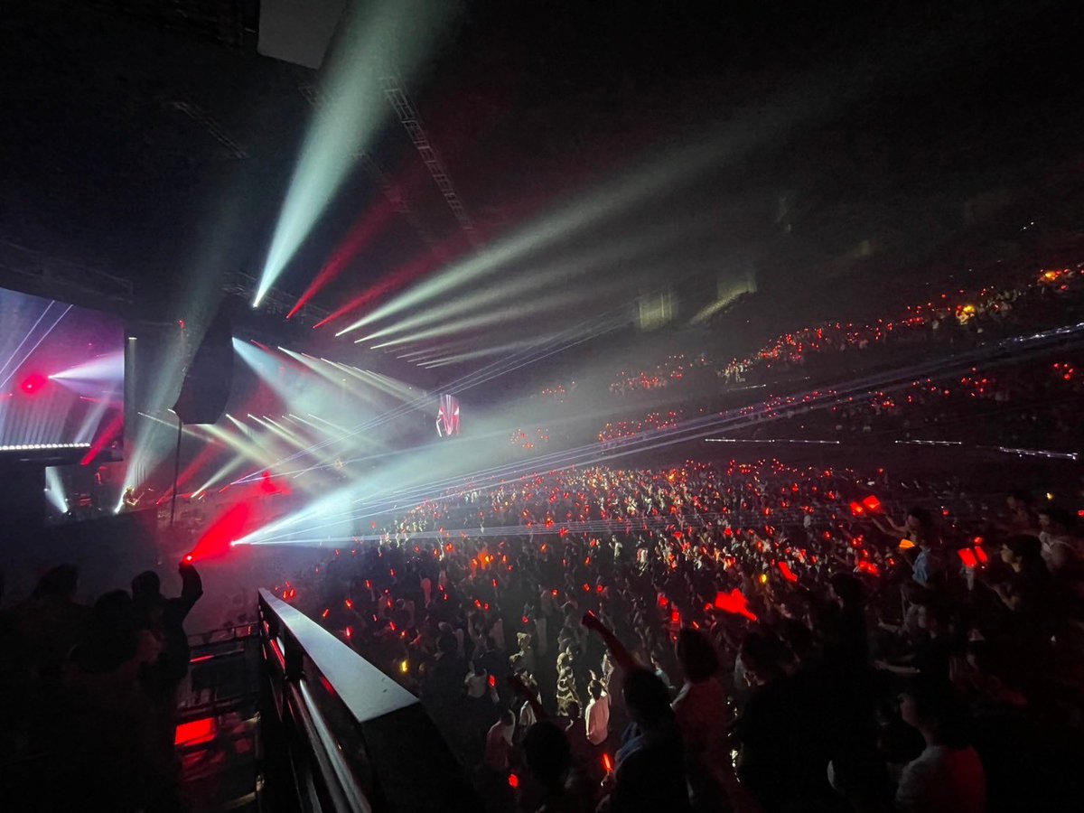 xoxleoxox's tweet photo. 『神崎エルザ starring ReoNa × ReoNa Special Live “AVATAR 2024”』＠東京ガーデンシアター 終演…！
言葉を紡ぐ日笠陽子さんと
お歌をお届けするReoNaで作る“AVATAR”
ねえ、想像を超えられた…？🎸

お歌受け取ってくれたあなた、そして日笠陽子 さん、ありがとうございました…！🕊️

楽しんでいただけていますように。

https://t.co/6zBPnVJ0jr
#AVATAR2024 #ggo_anime