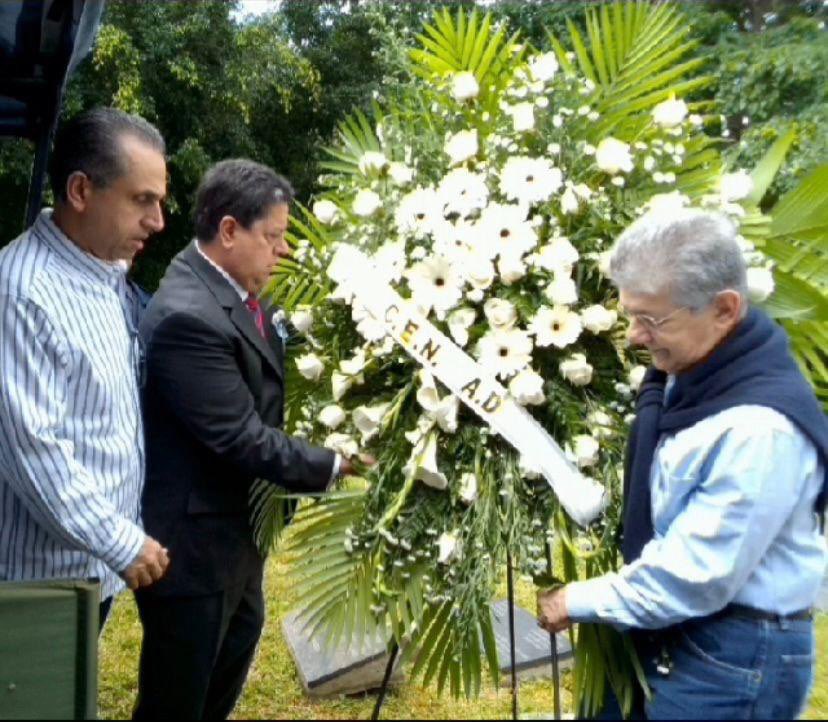 edgarzambranoad's tweet image. Tiempos de entereza, donde el partido hecho pueblo, va más allá de la tumbas, defiende su historia, ignora caga tintas “resguardados durante 25 años”. Multiplicamos la memoria resplandeciente de Dori Parra, Luna, Antoni, Penzo, Jacinto, Morles, Afra, Gallardo, eternos compañeros.
