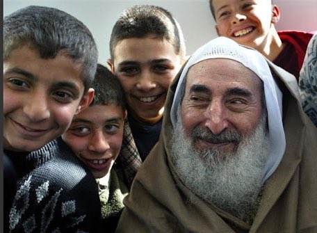 PalestineUrdu_'s tweet photo. حماس کے بانی شیخ احمد یسین
جنھوں نے بزدل حکمرانوں اور جرنیلوں کے عہد میں اسماعیل ہنیہ اور یحیی سنوار جیسے شیر بہادر رہنما پیدا کیے https://t.co/WAfyH8OtAw